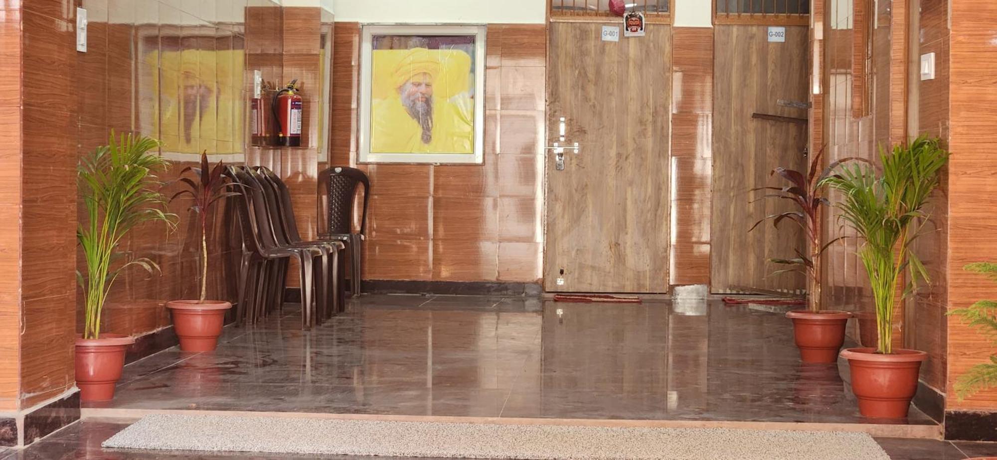 Shree Radha Rani Dham, Near Iskcon And Prem Mandir Hotel Vrindāvan Buitenkant foto
